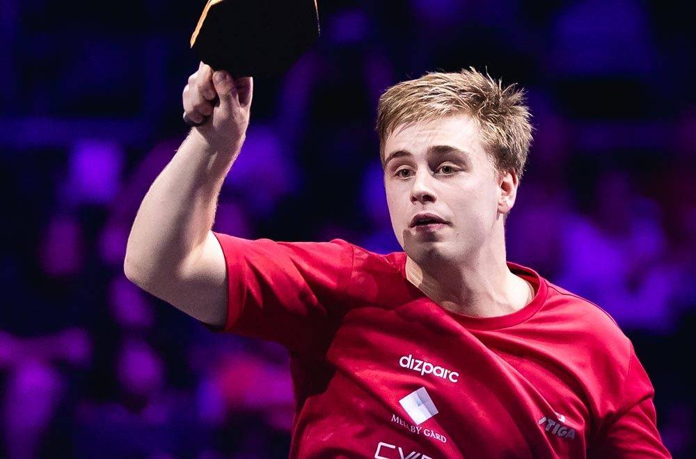 赛中临危不 赛中临危不